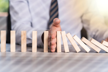 Risk Management vs. Compliance: Key Differences & Strategic Impact 