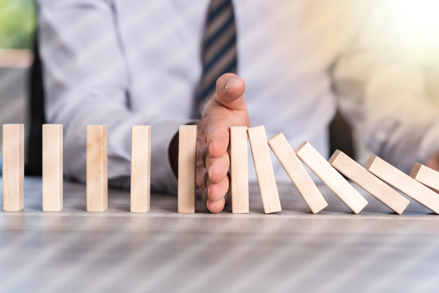 Risk Management vs. Compliance: Key Differences & Strategic Impact 